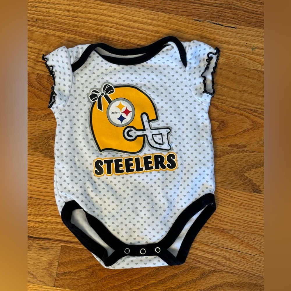 Steelers Baby Girl size 0-3 Months Onesie - NFL Team Apparel